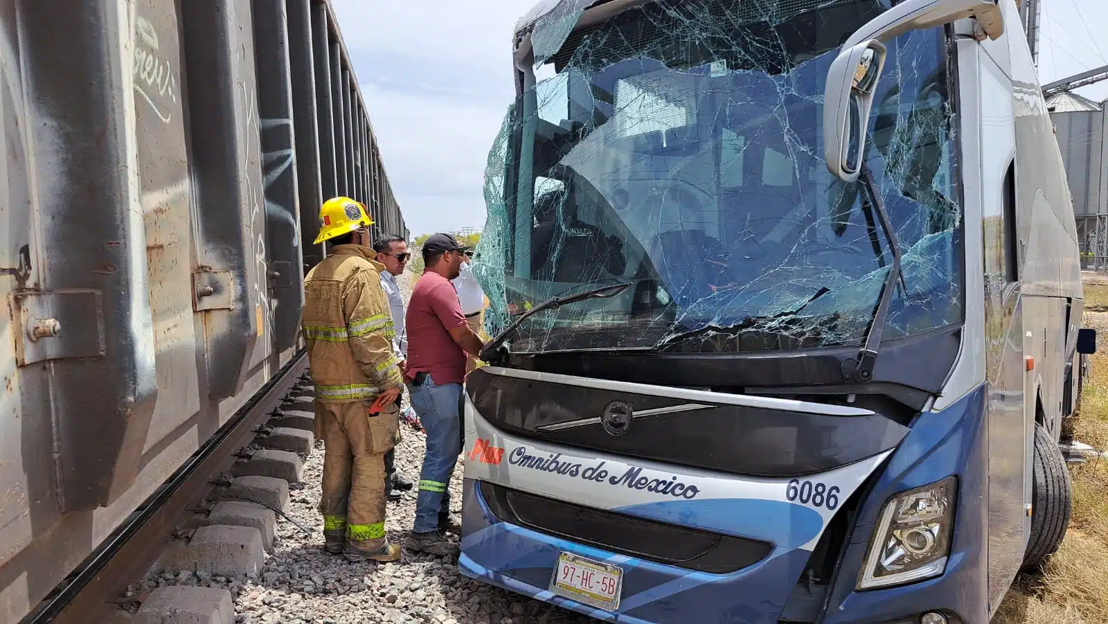 frente de autobús tras accidente en Angostura