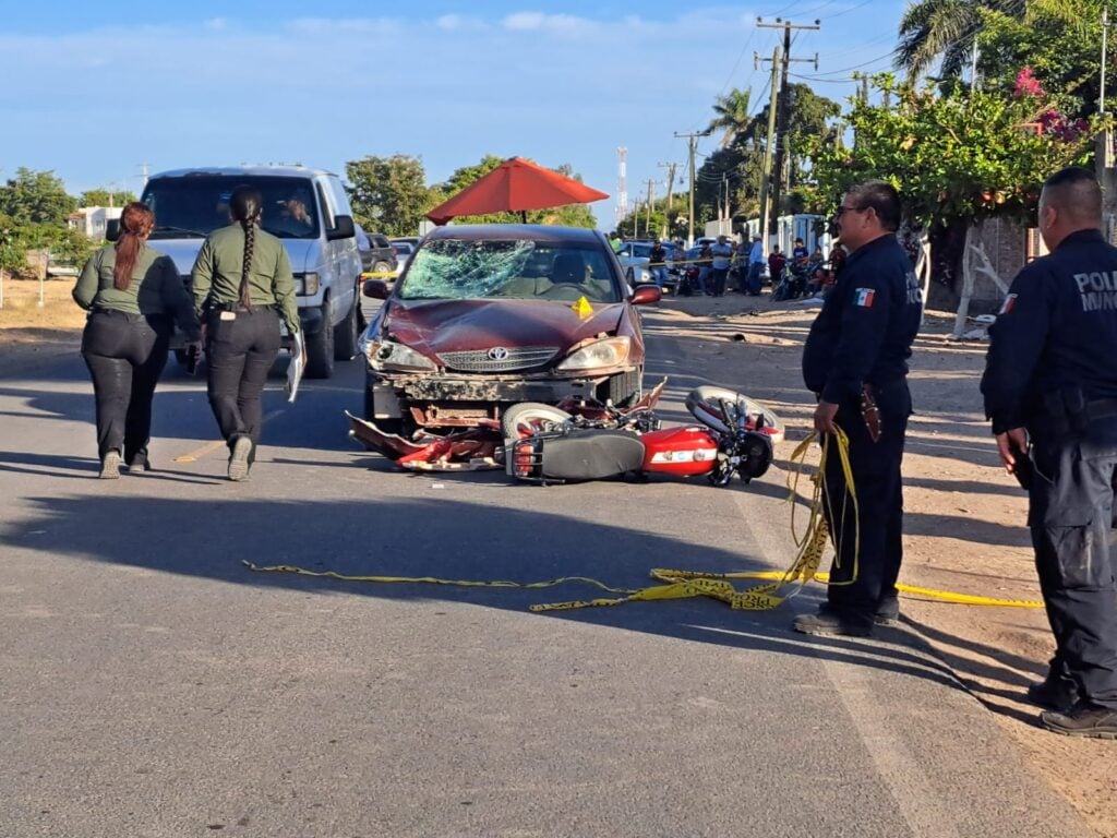 Personal de la Fiscalía General del Estado se hizo cargo de las diligencias del accidente.