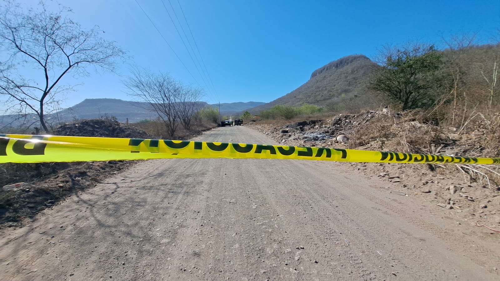 Camino de terracería en Culicán delimitado con cinta amarilla