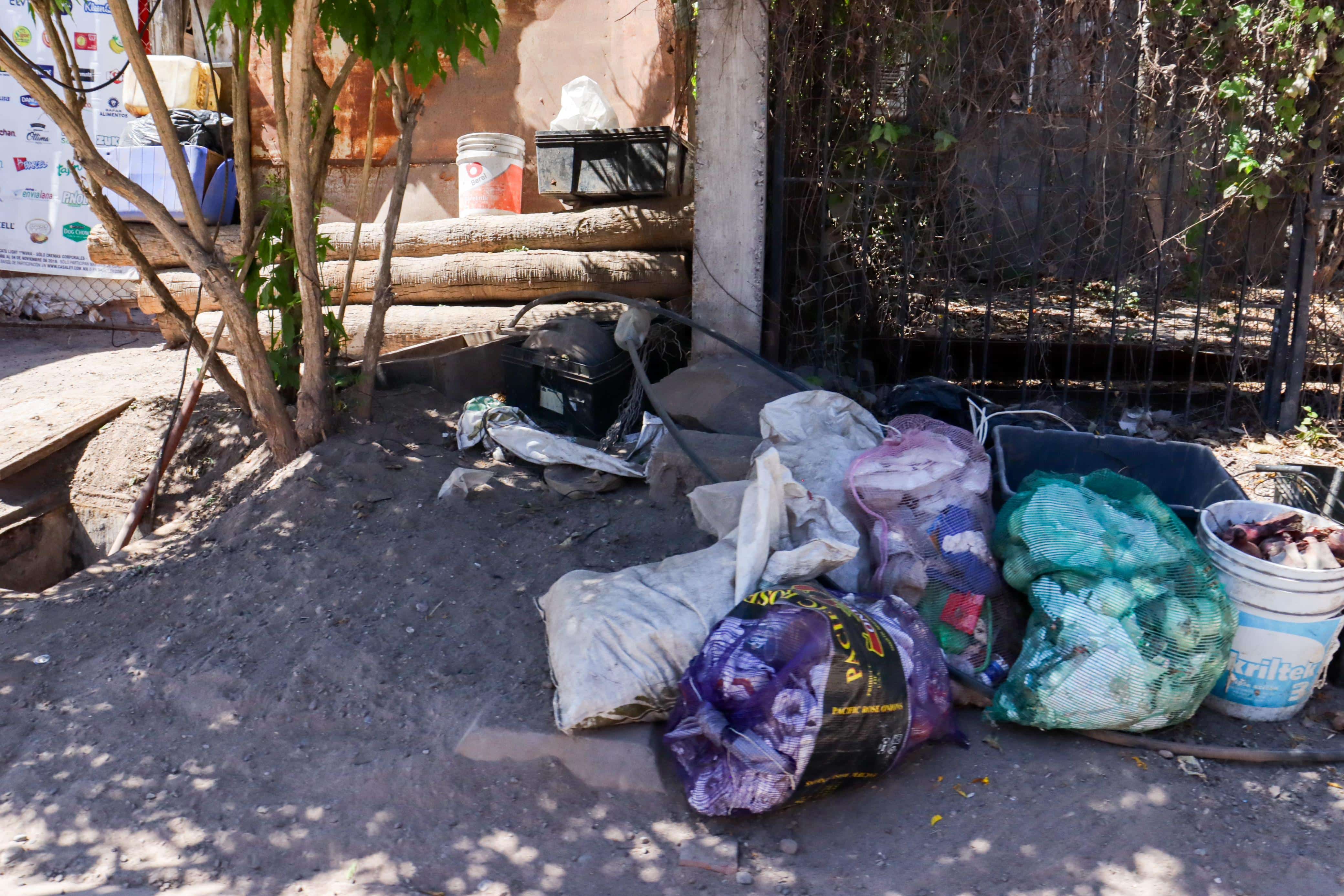 Basura acumulada tras retraso de recolección en sectores de Los Mochis