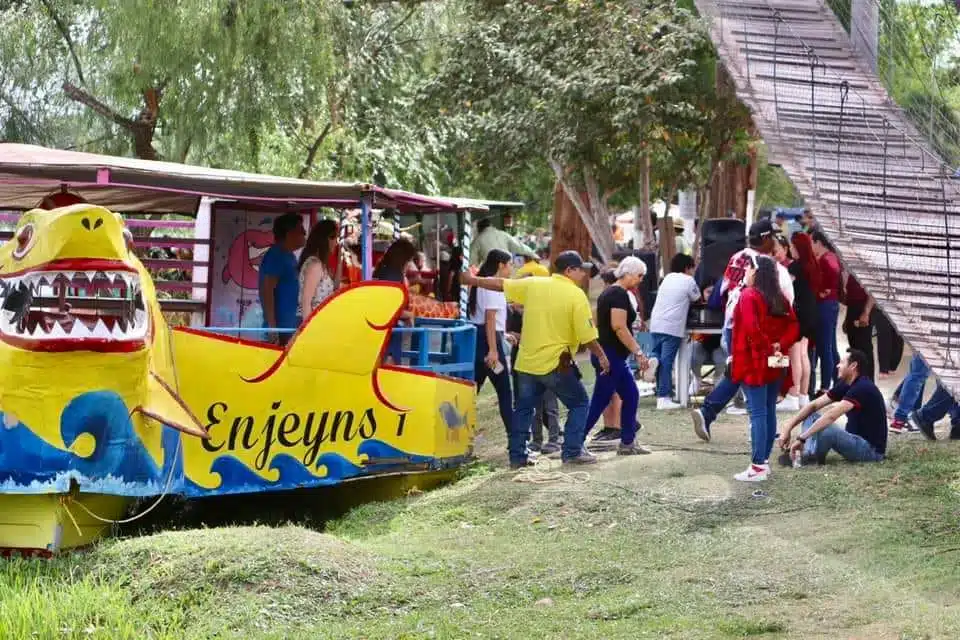 Familias disfrutando de la Semana Santa en el municipio de Sinaloa