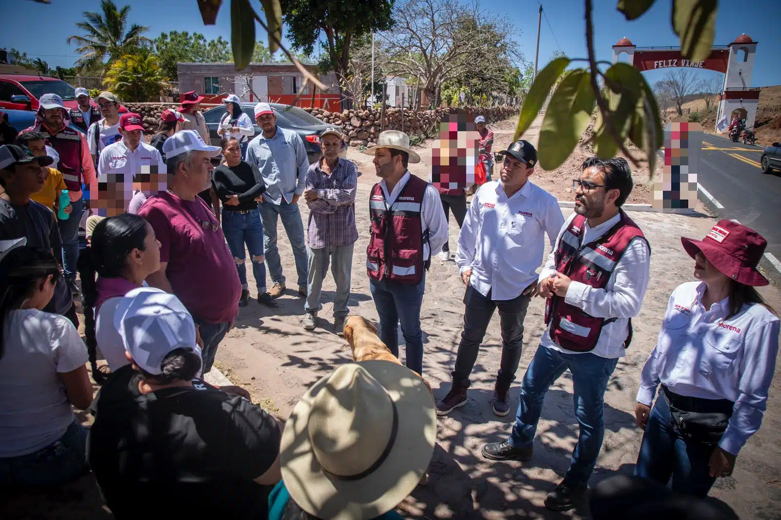 El aspirante de Morena a la alcaldía de Culiacán realizó un saludo casa por casa en la sindicatura de Jesús María