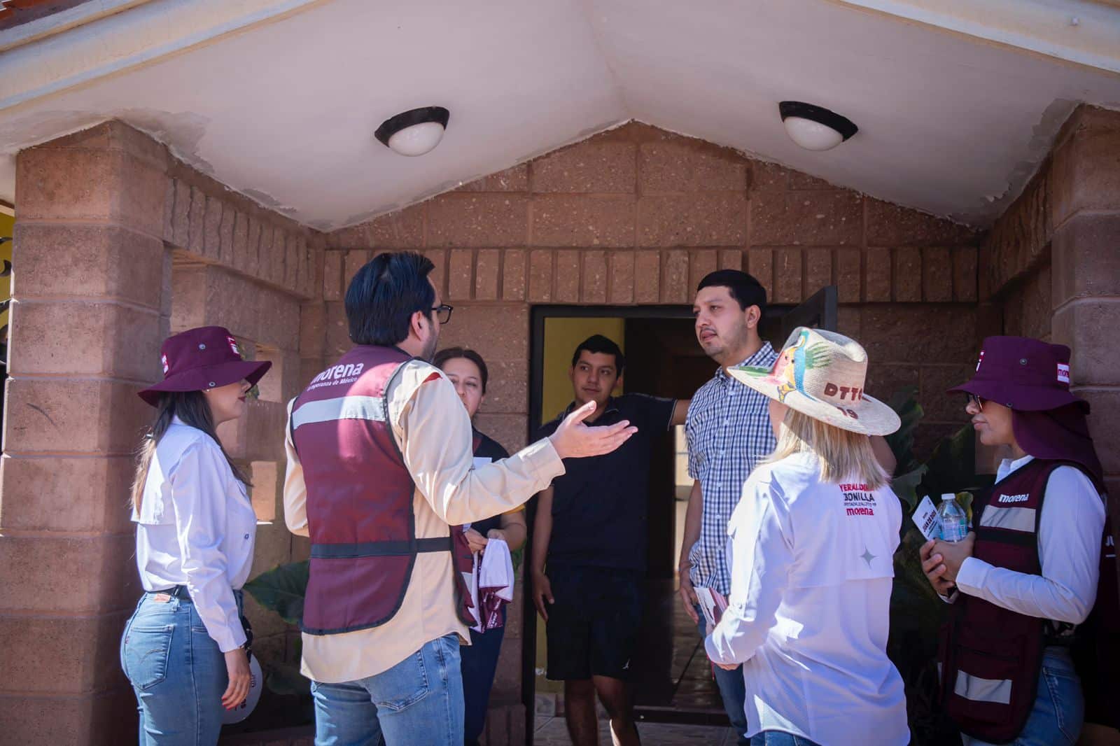 Juan de Dios Gámez Mendívil, candidato de Morena a la alcaldía de Culiacán, se presentó ante habitantes de la sindicatura de San Lorenzo./ Foto: Cortesía