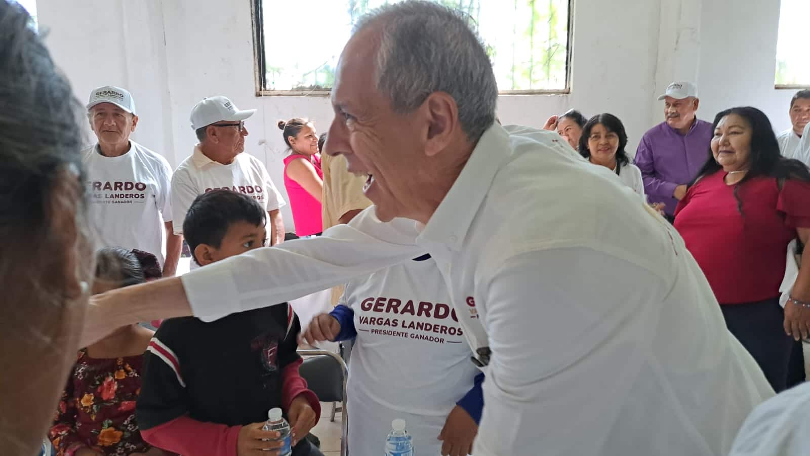 Candidato de Morena a la presidencia municipal de Ahome, Gerardo Octavio Vargas Landeros, recorrió la sindicatura de San Miguel./ Foto: Cortesía