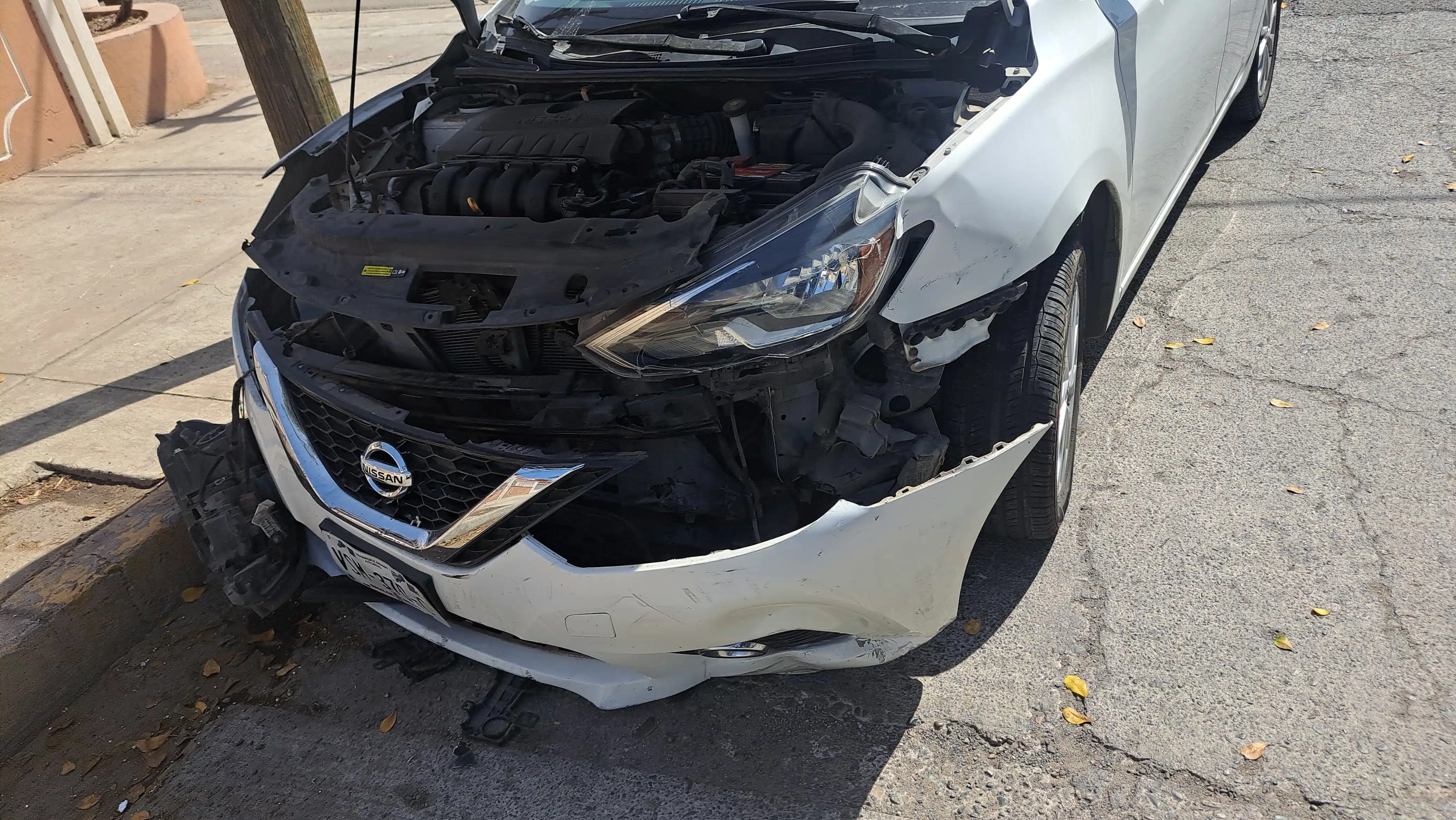 Conductor choca contra un automóvil en Mazatlán