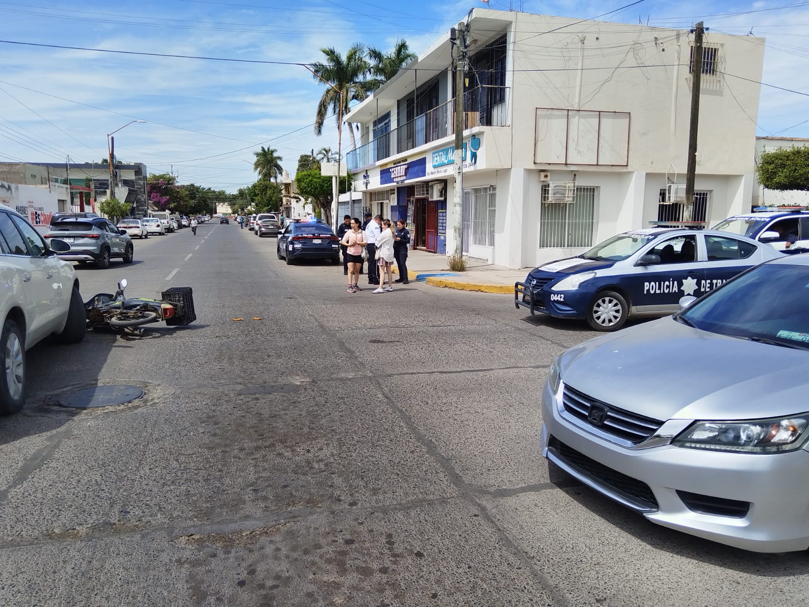 Automóviles accidentados en el centro de Guasave.