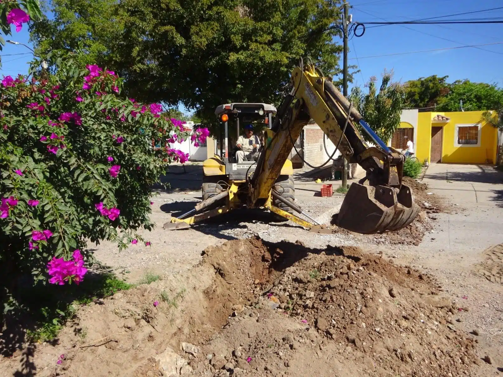 Revisarán autoridades de Ahome retraso de la obra de rehabilitación del drenaje en Arboledas