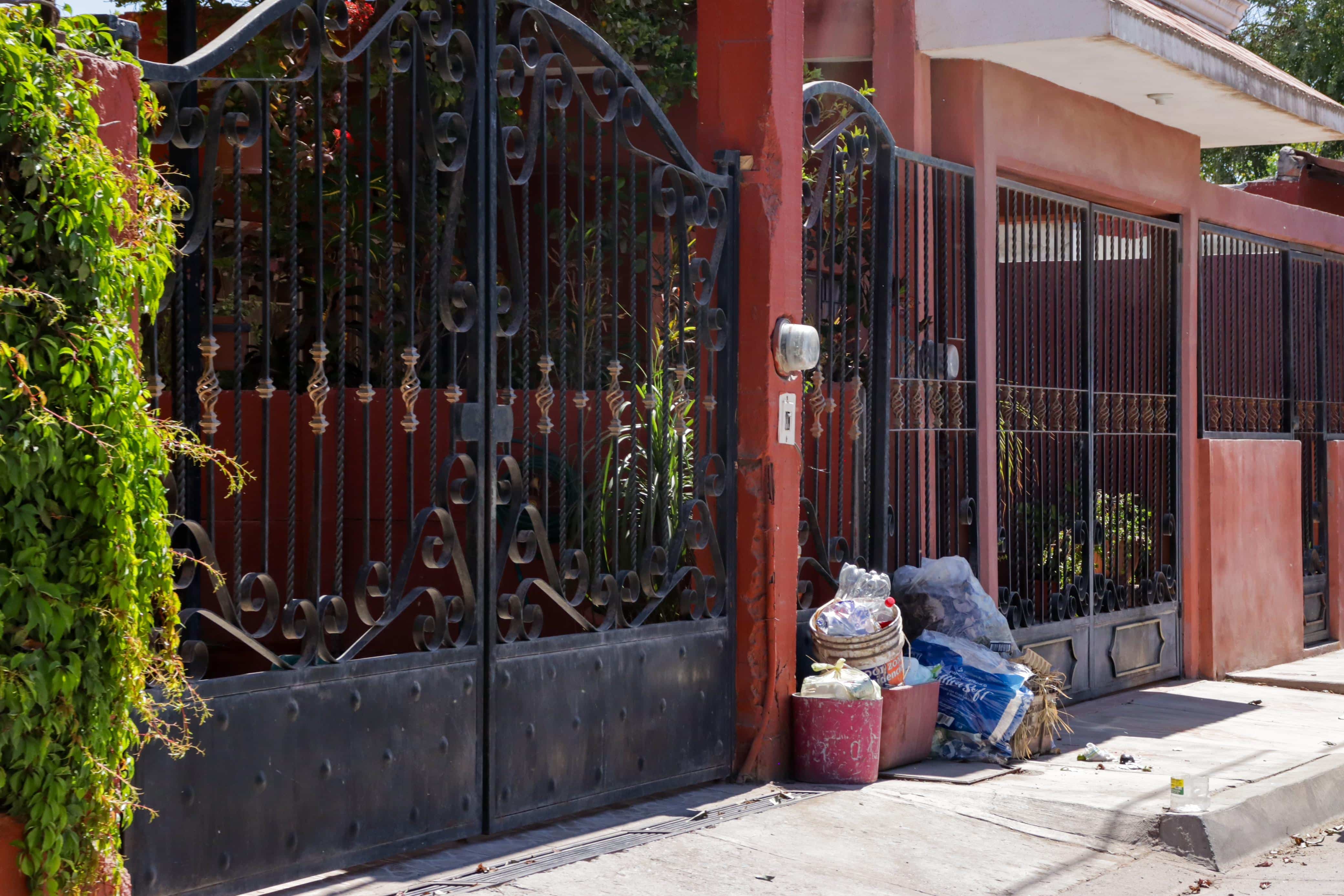 Basura acumulada tras retraso de recolección en sectores de Los Mochis