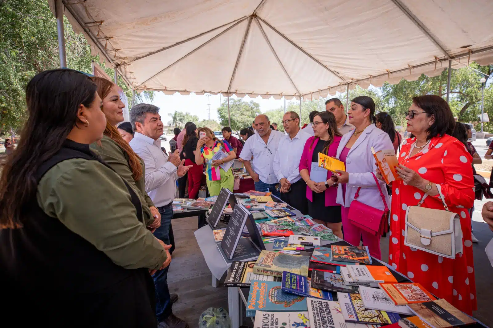 Estudiantes disfrutan de la Feria Municipal del Libro./ Foto: Cortesía