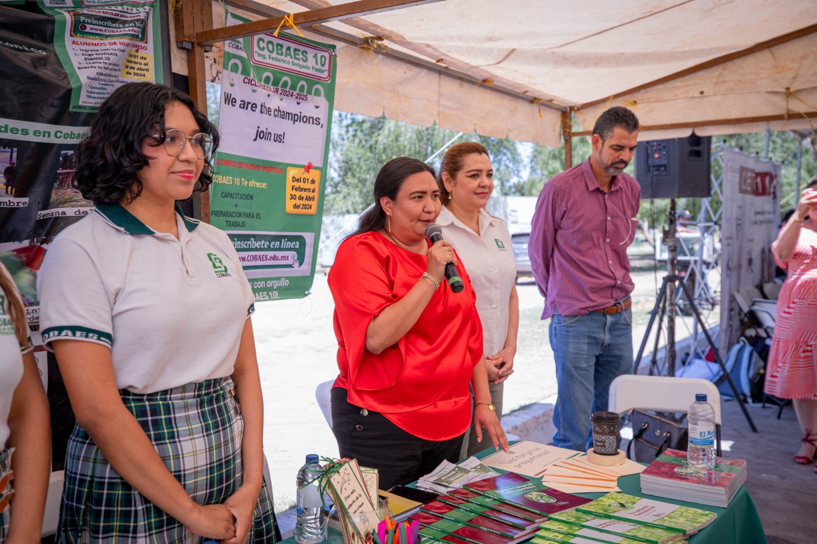 Estudiantes disfrutan de la Feria Municipal del Libro./ Foto: Cortesía
