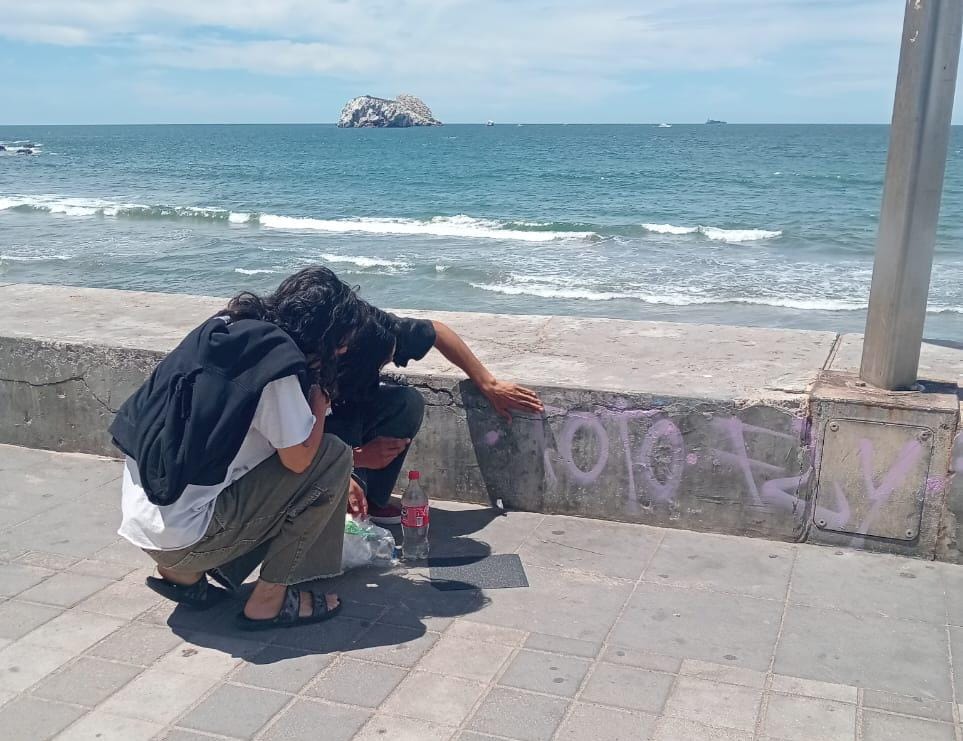 Limpieza de grafitis en la vía pública en Mazatlán