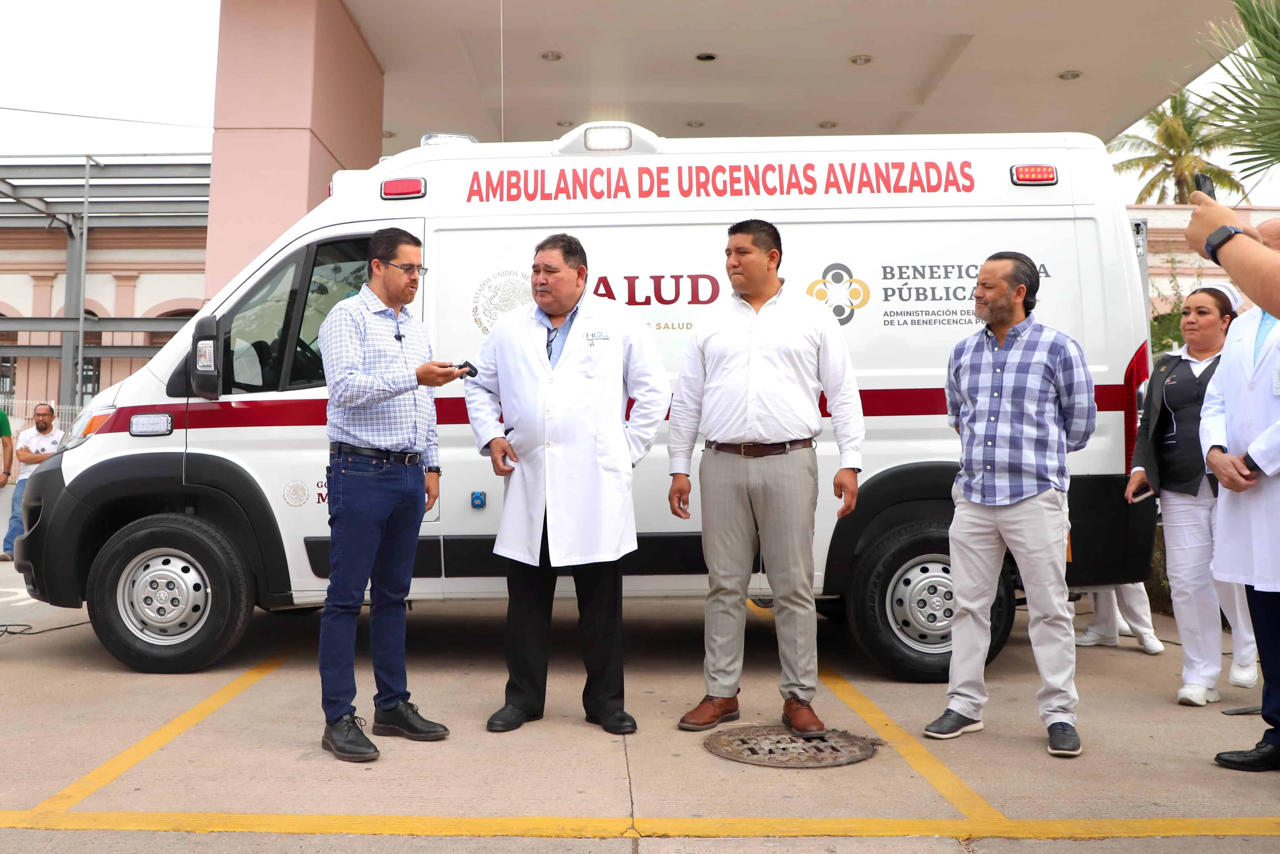 Hacen entrega de ambulancia