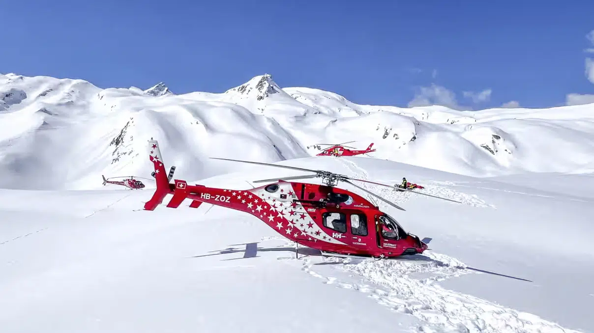 Helicópteros de rescate en los Alpes Suizos
