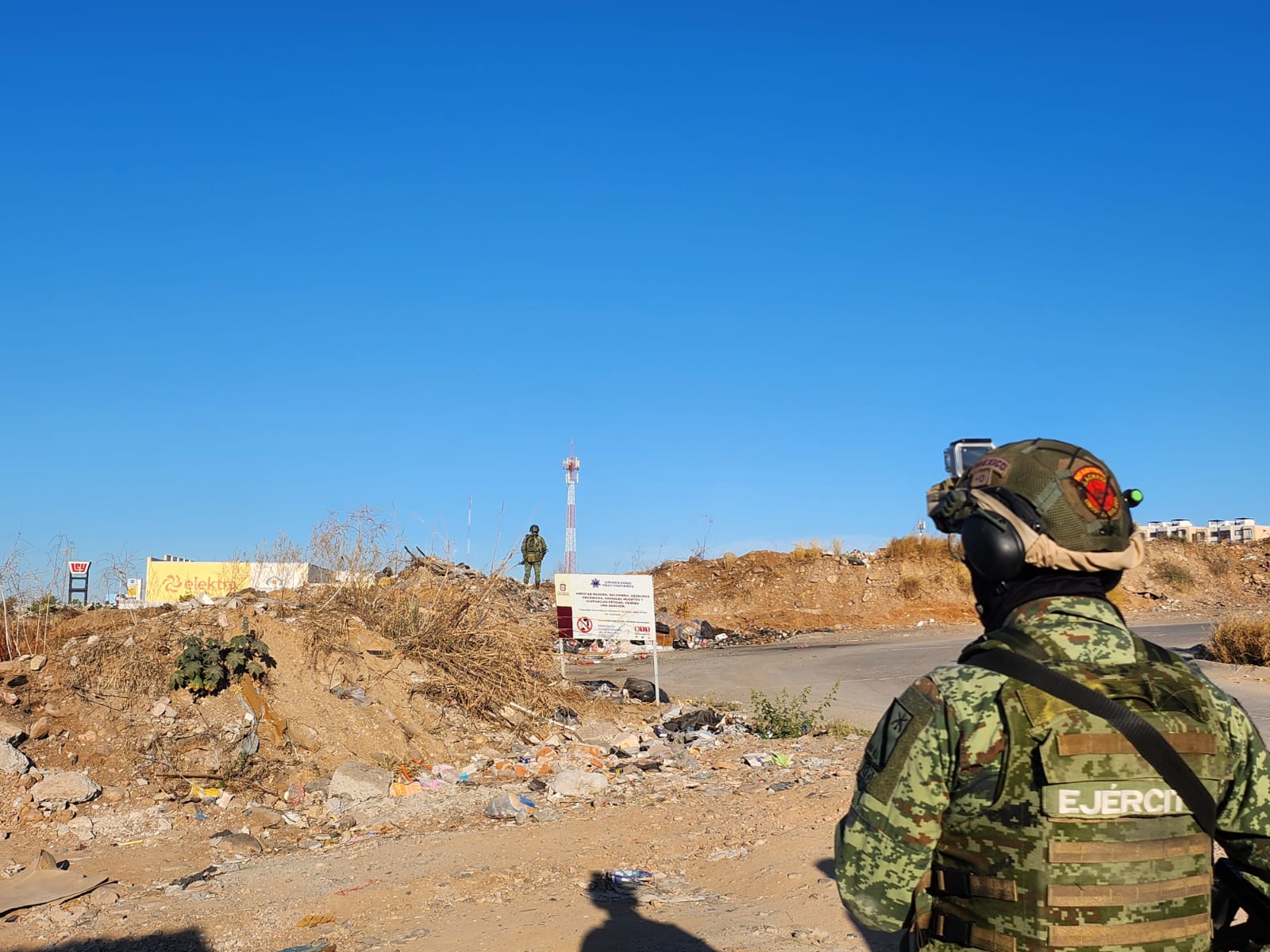 Ejercito mexicano en basurero de Culiacán