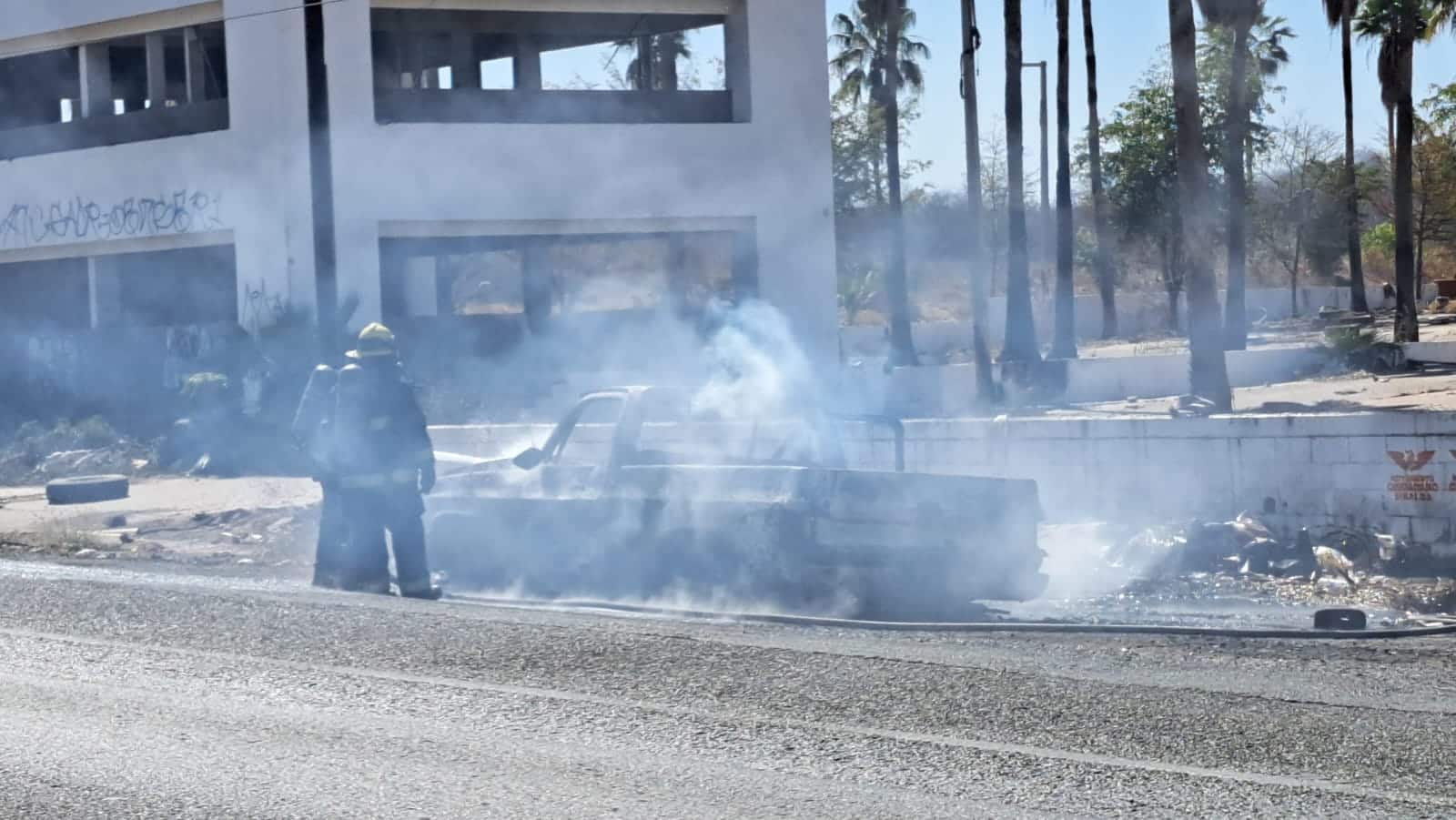 Camioneta incendiada