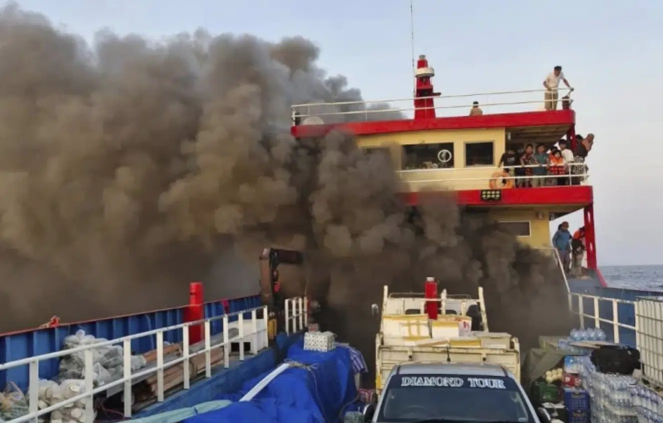 Incendio en un ferry en Tailandia