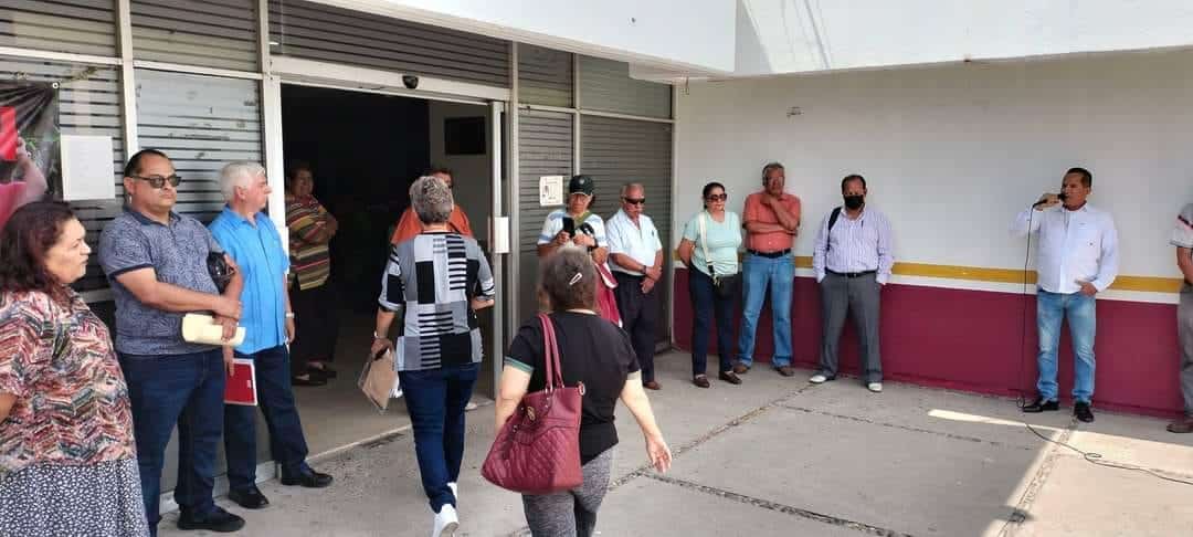 Jubilados del ISSSTE en Mazatlán se manifiestan.