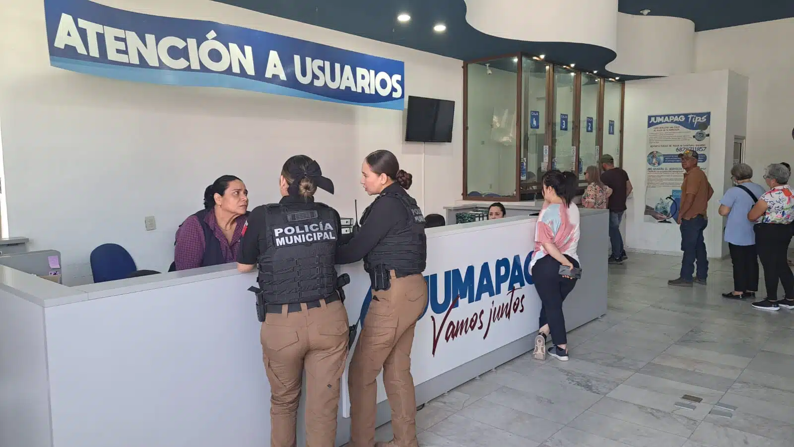 Personas en las oficinas de la Jumapag