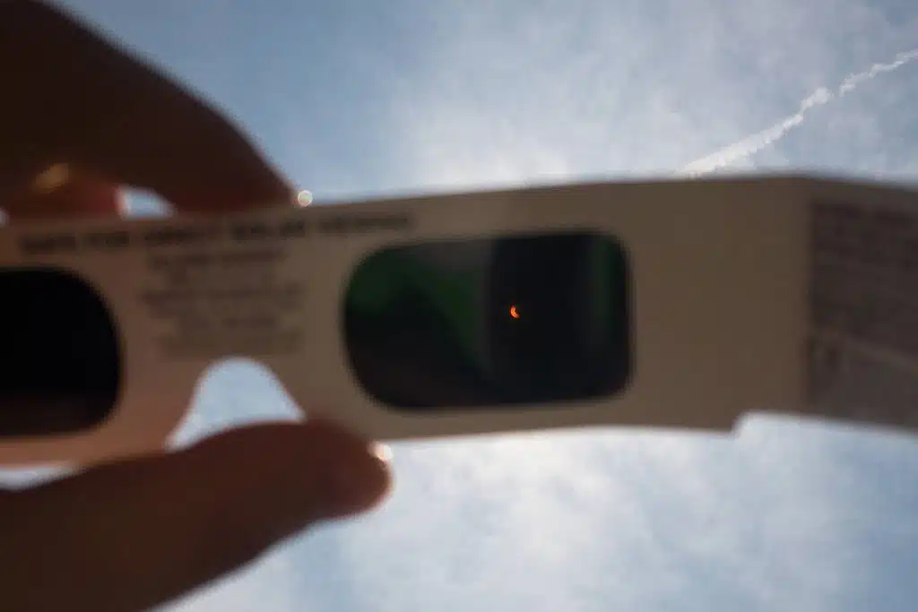 Lente especial para ver eclipse de sol
