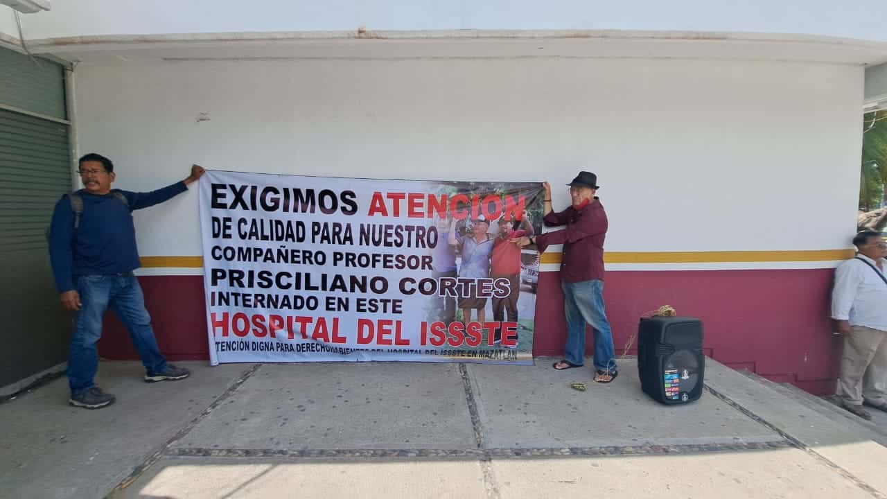 Jubilados del ISSSTE en Mazatlán se manifiestan.