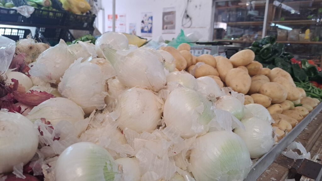 Venta de verduras en Mercado Independencia