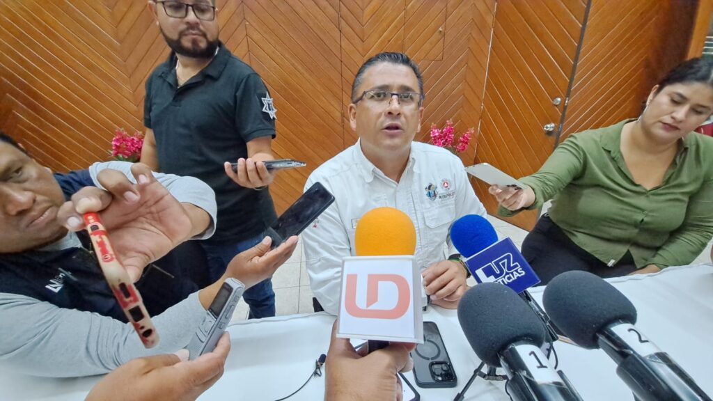 Eloy Ruiz Gastélum con medios de prensa