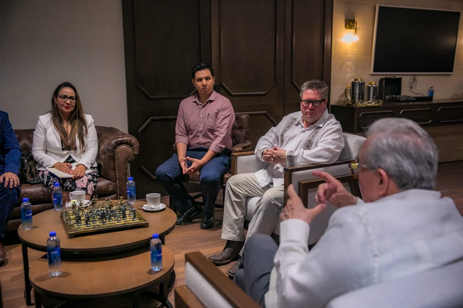 Gobernador de Sinaloa, Rubén Rocha Moya en reunión en el Cónsul de Estados Unidos.