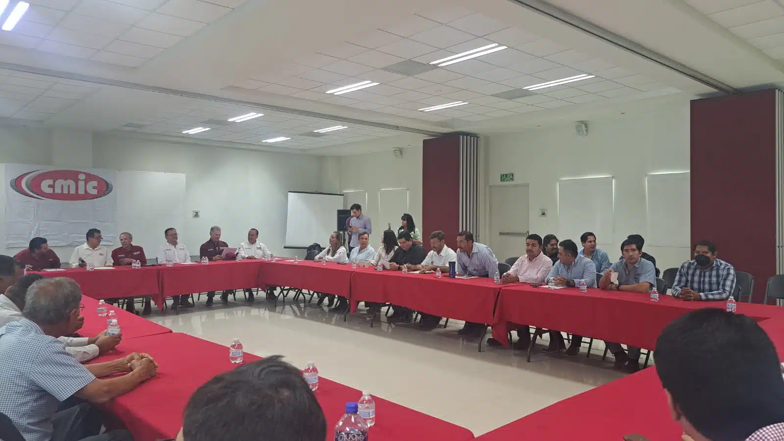 Gerardo Vargas Landeros en reunión con integrantes de la Cámara Mexicana de la Industria de la Construcción