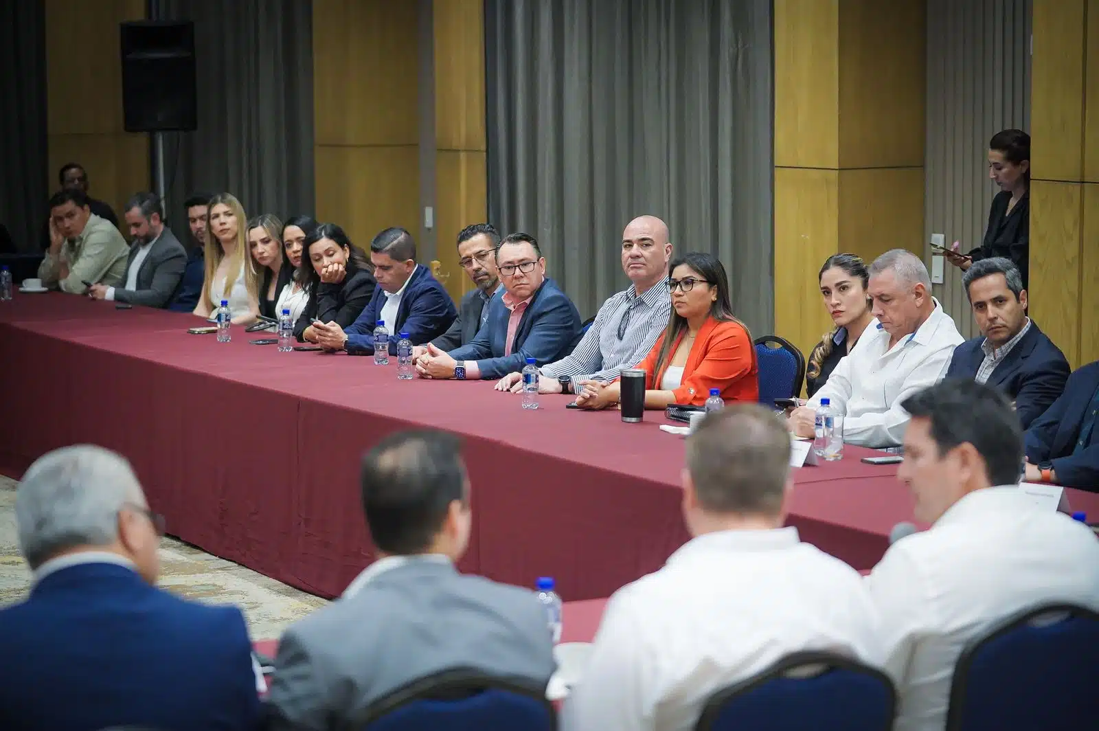 Reunión entre empresarios para la creación de un corredor industrial