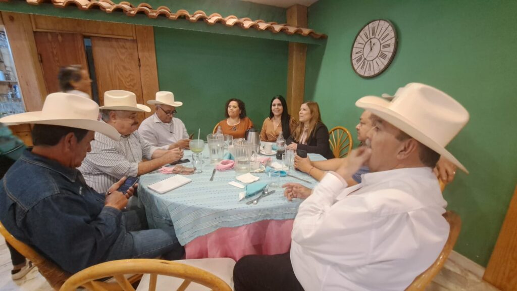 Productores agrícolas de Sinaloa en reunión