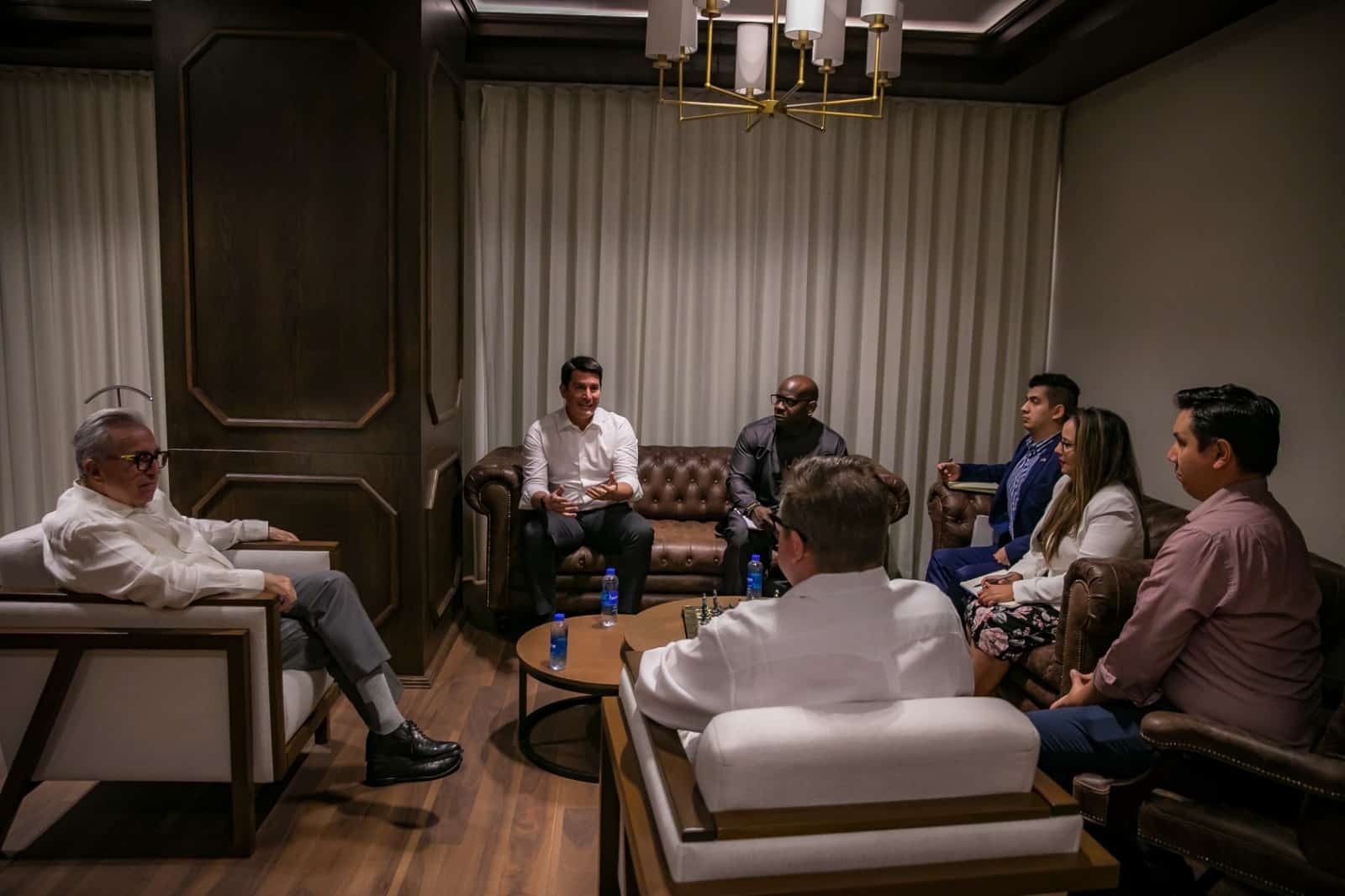 Gobernador de Sinaloa, Rubén Rocha Moya en reunión en el Cónsul de Estados Unidos.