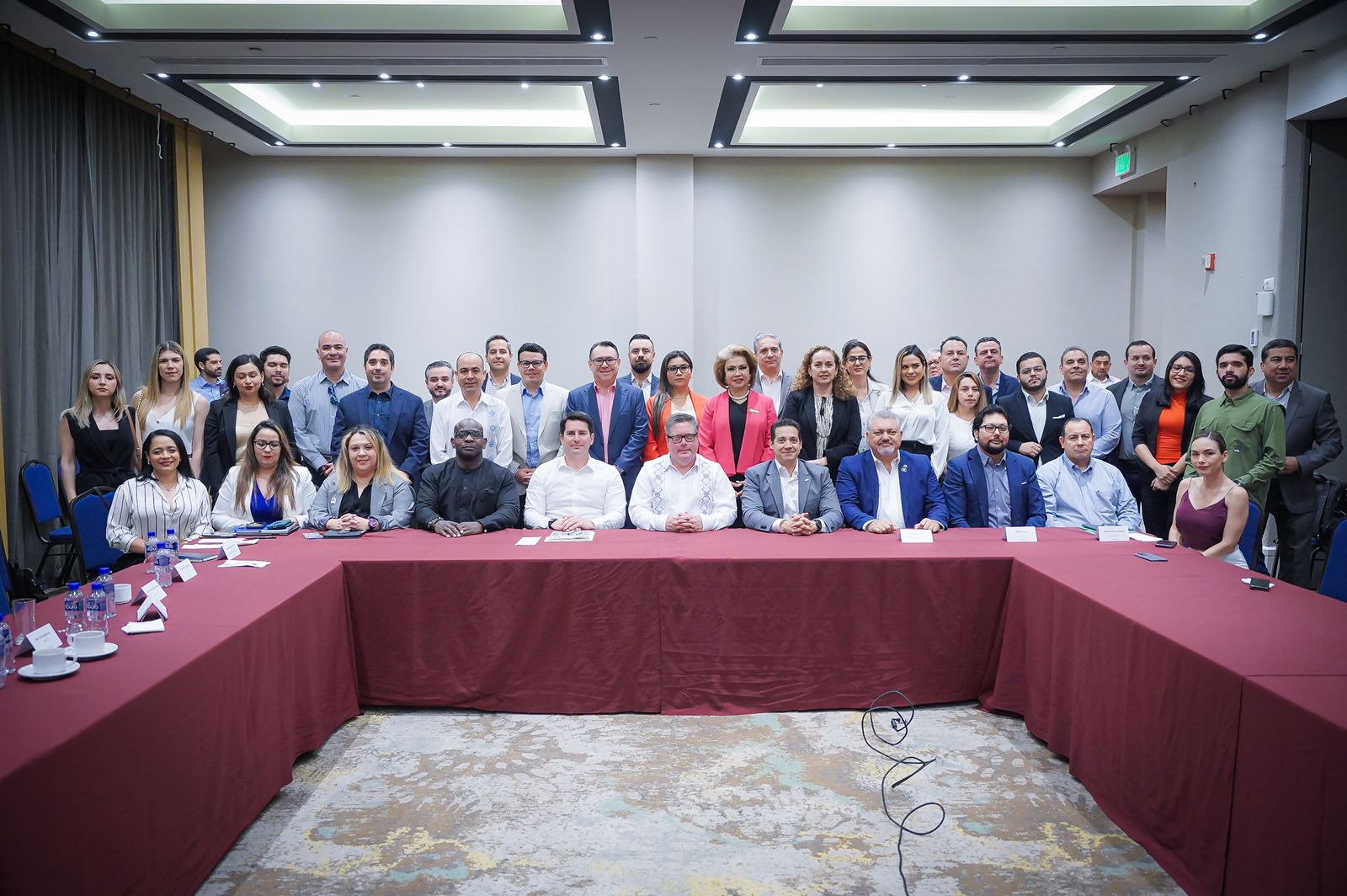 Reunión entre empresarios para la creación de un corredor industrial