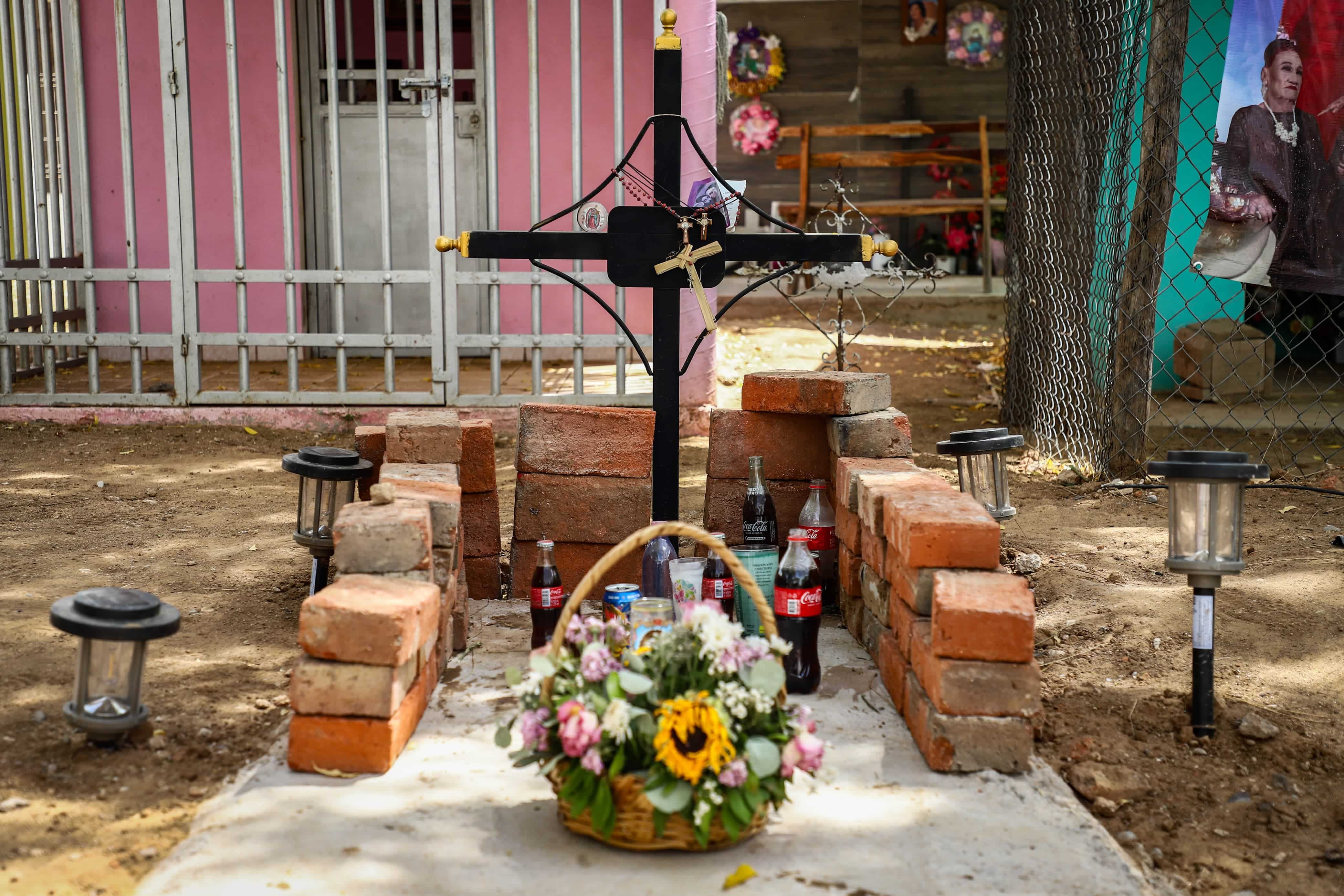 Tumba de la Gilbertona en el panteón de Imala, Culiacán.