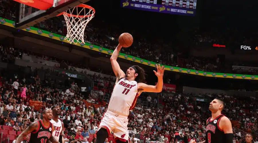 ¡A Playoffs! Miami Heat y Jaime Jáquez Jr. vencen a Chicago para seguir con vida en NBA
