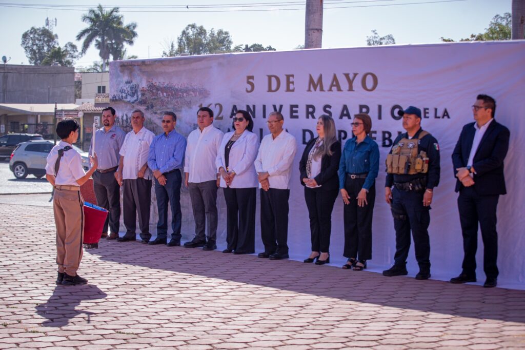 autoridades en conmemoración por la Batalla de Puebla