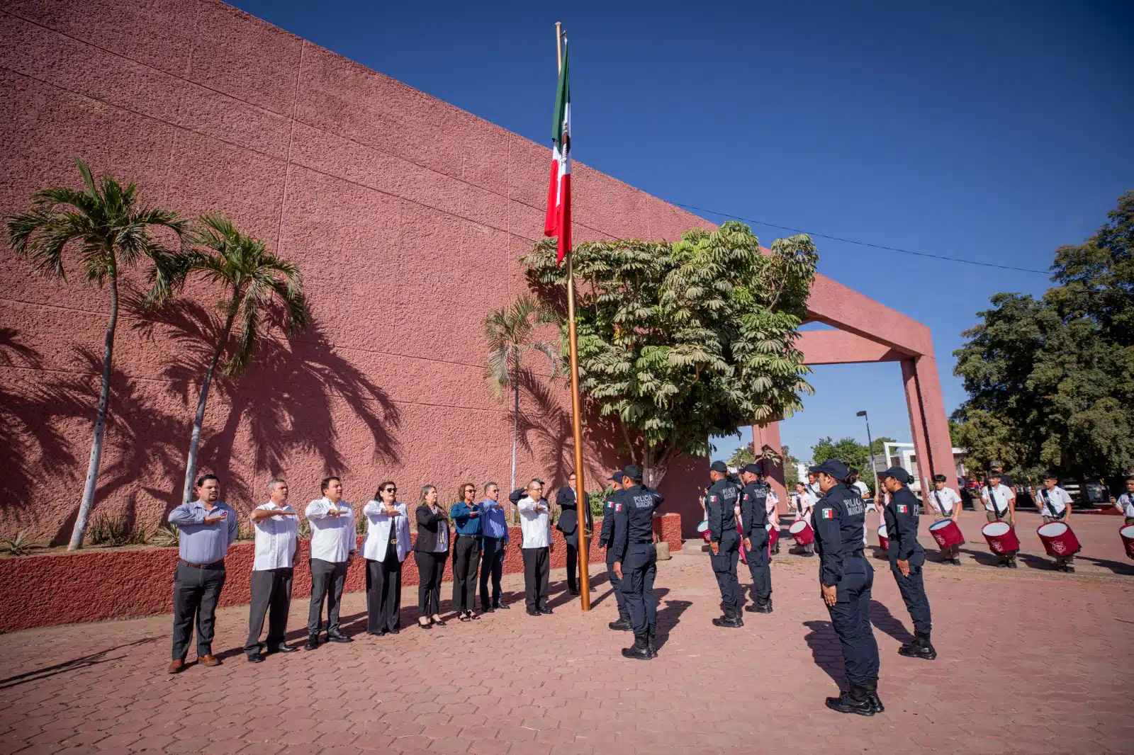 Escolta en autoridades en conmemoración por la Batalla de Puebla
