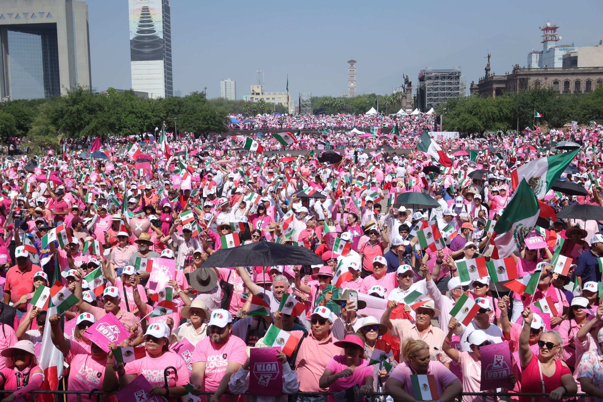 A dos semanas de la jornada electoral, realizan marcha “Marea Rosa” por la democracia