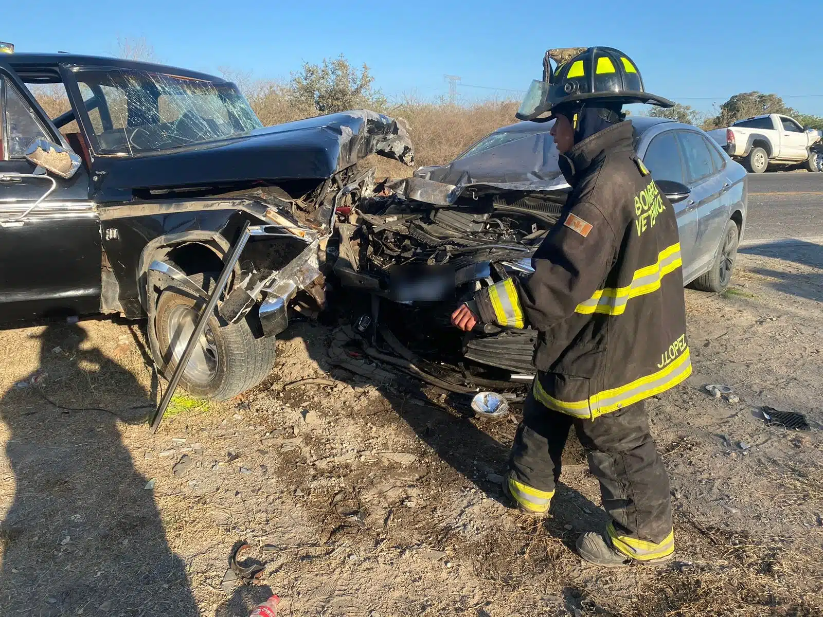 Dos carros chocados tras un accidente en Mazatlán