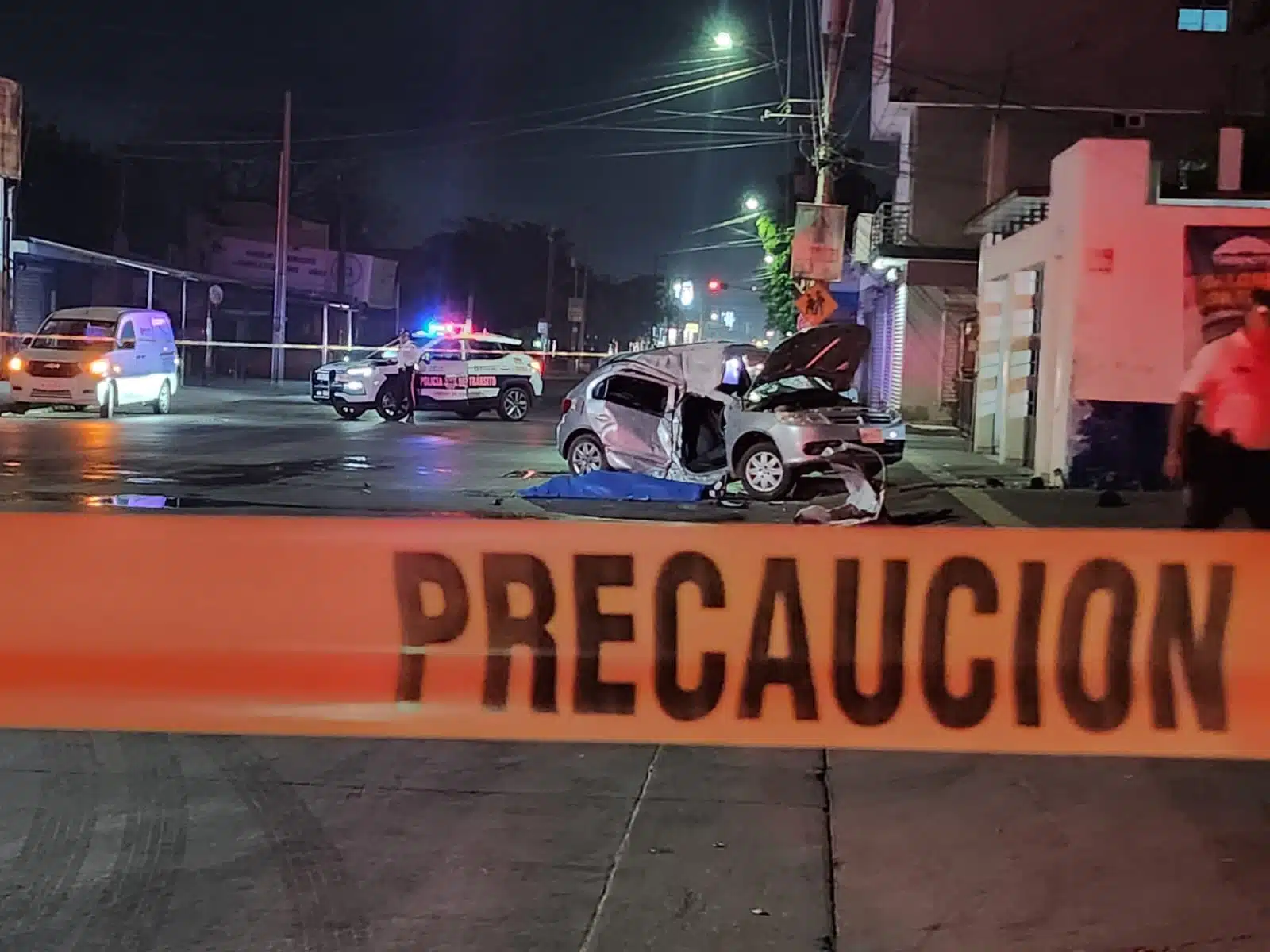 Carro chocado en Culiacán y persona sin vida