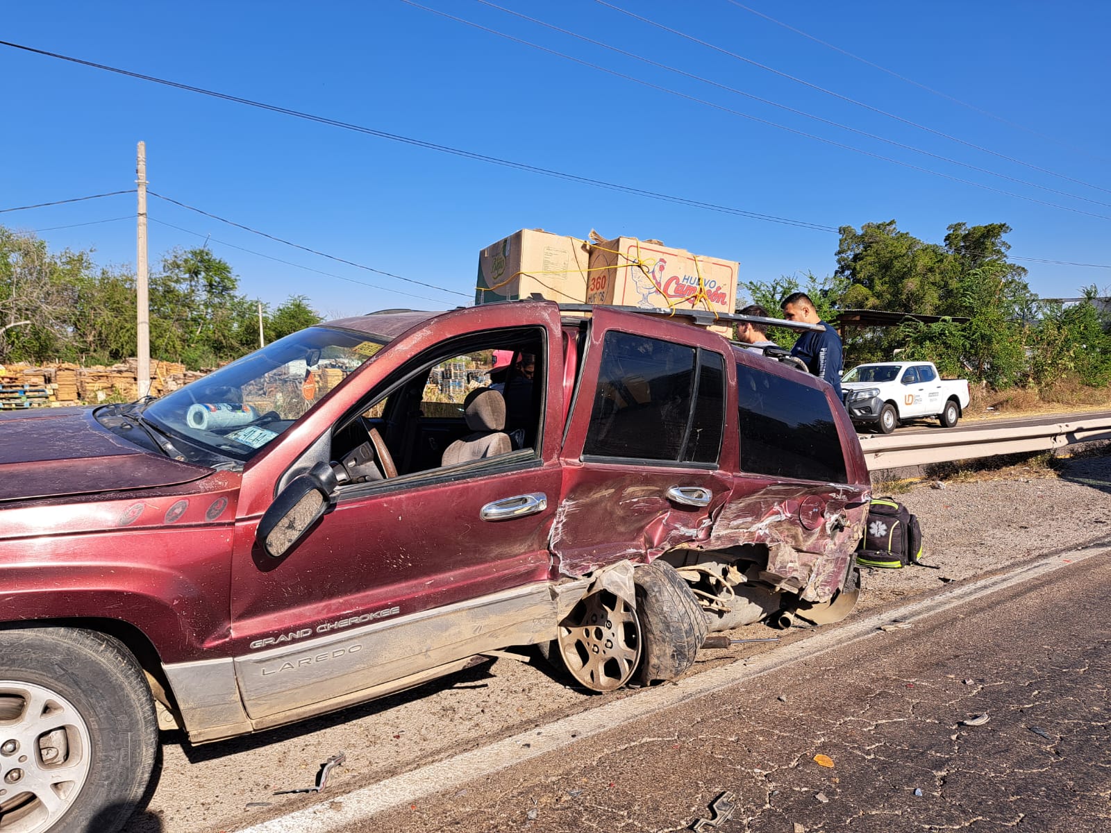 El costado izquierdo de la camioneta Cherokee quedó destrozado.