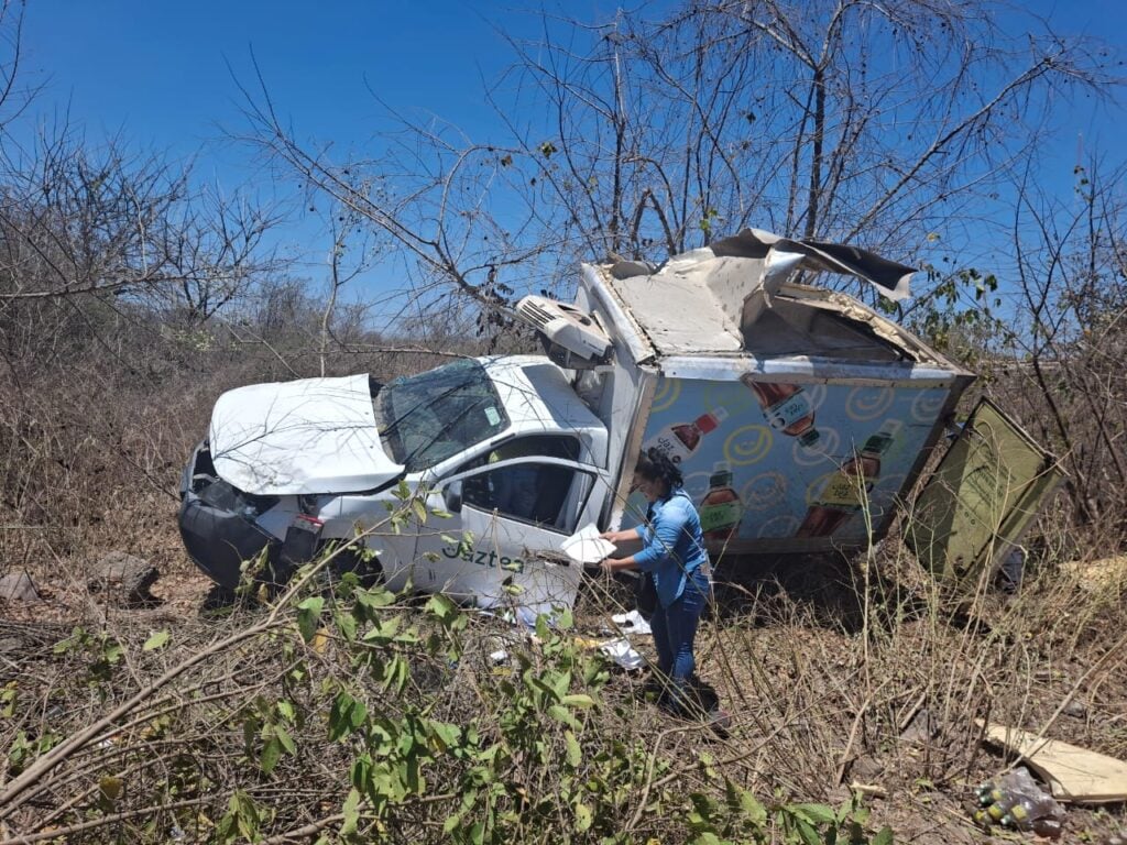 El accidente ocurrió en el lugar conocido como La Loma del Gas, en la salida sur de Escuinapa.