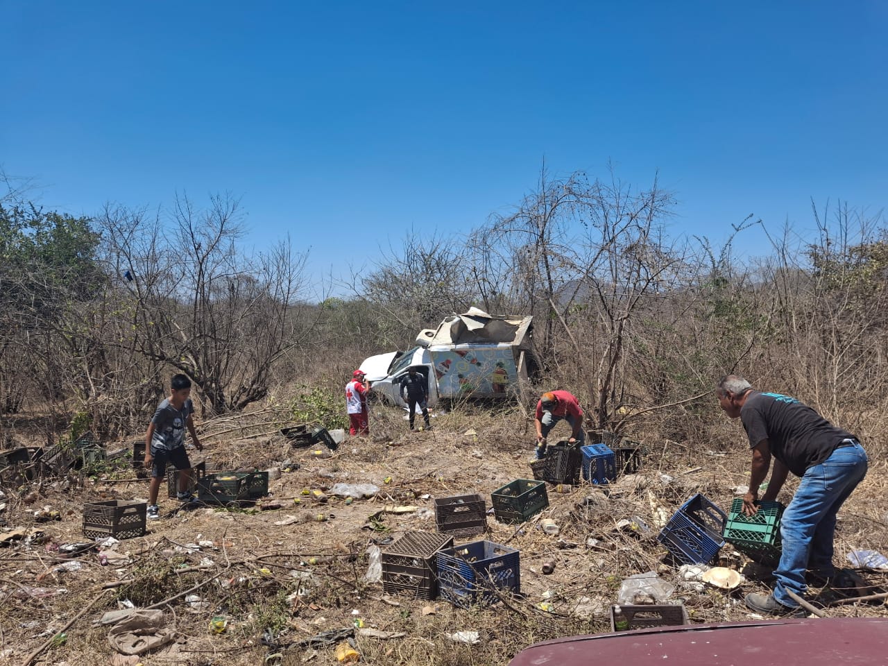 Luego de la volcadura se registraron actos de rapiña.