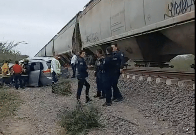 Accidente en las vías del tren en el cruce ferroviario de la avenida Paseo del Atlántico en Mazatlán