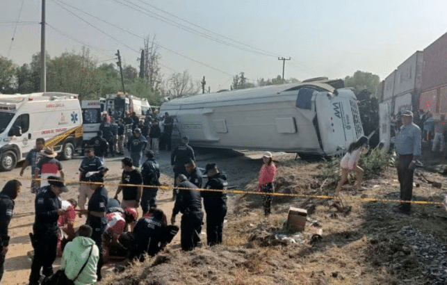 Tren impacta un autobús de pasajeros y deja un muerto y 5 heridos en Hidalgo