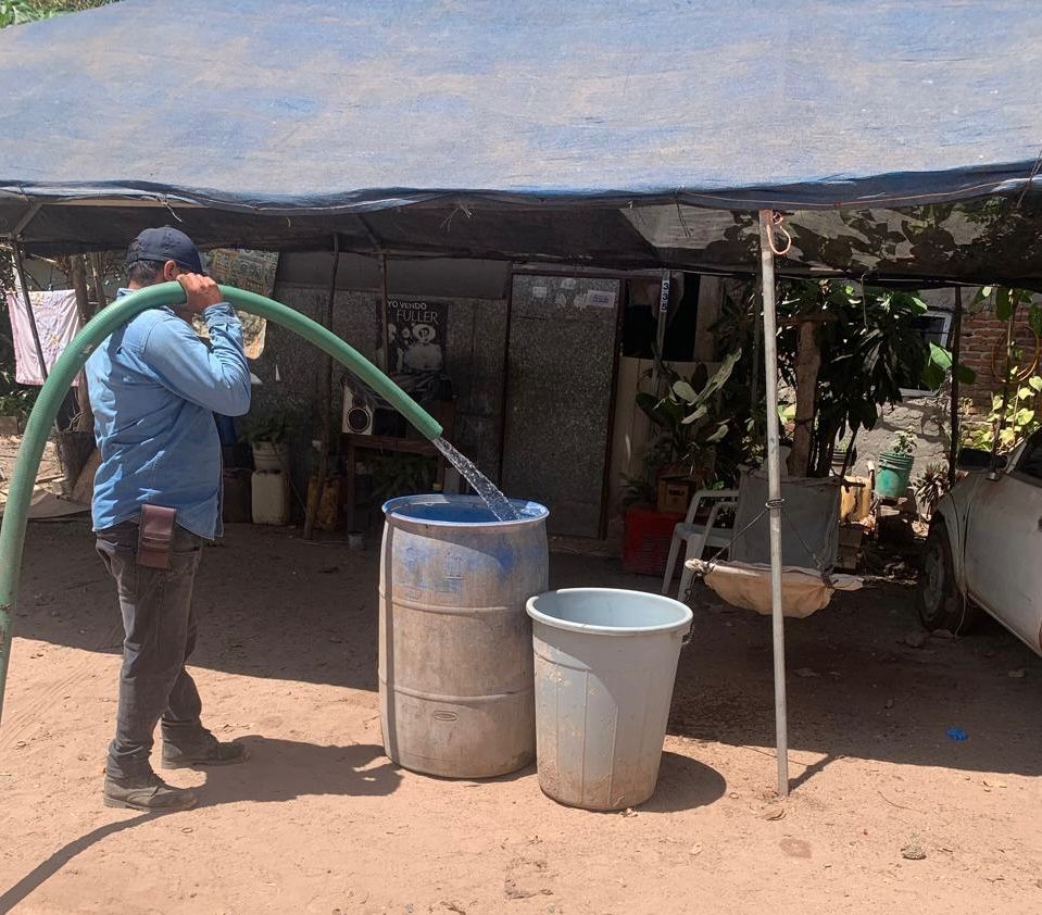 Acarreo de agua potable con pipa