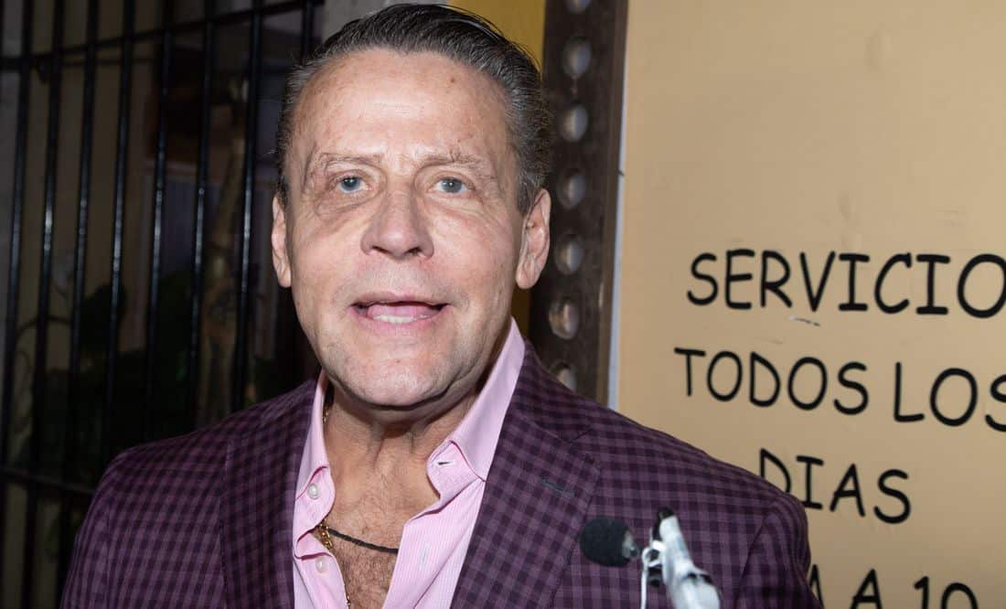 Alfredo Adame reaparece con el rostro hinchado y vendado