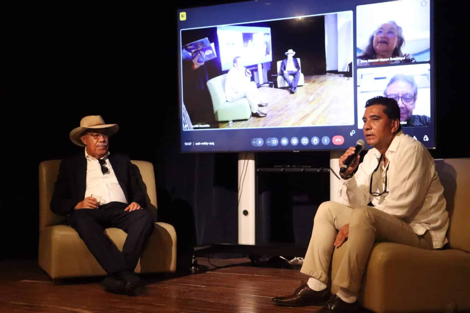Alfredo Emmanuel Vázquez en la presentación de su libro “Diseño y cálculo de jaulas flotantes para cultivos marinos y dulce acuícolas” en Mazatlán