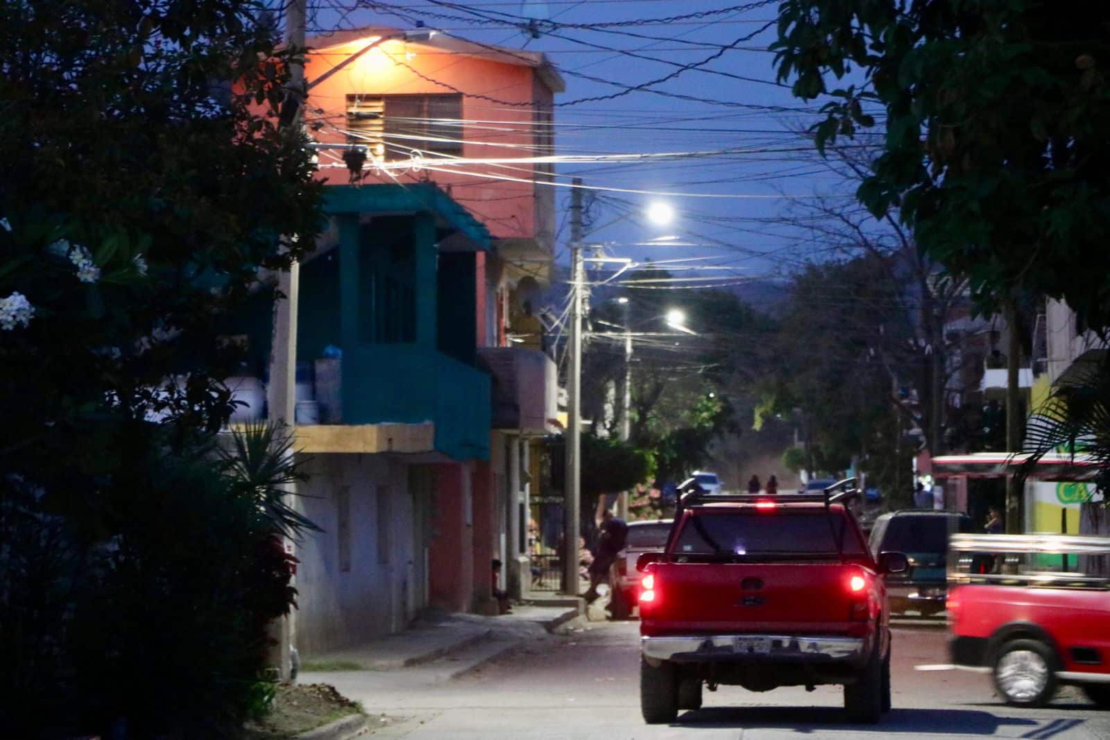 Alumbrado público en la colonia Rincón de Urías