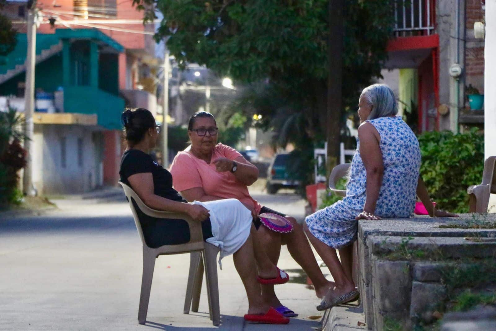 Alumbrado público en la colonia Rincón de Urías
