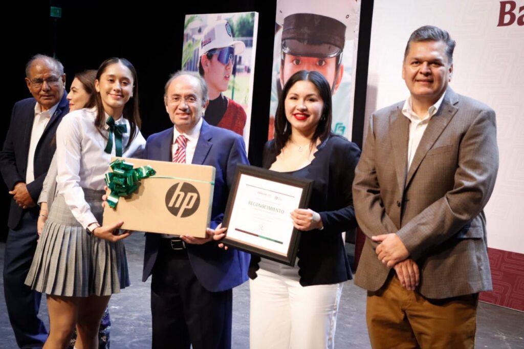 Alumnos fueron premiados con el Galardón Bachiller Ejemplar COBAES 2024